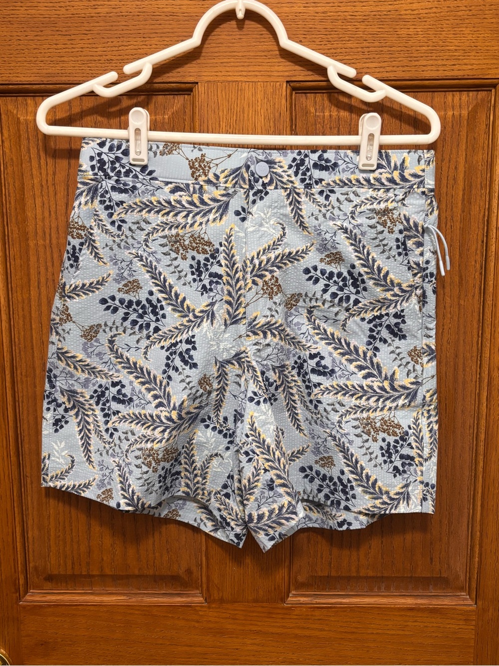 VRST Men’s Light Blue Floral Print  Relaxed Fit Resort Short. Sz S. NWOT